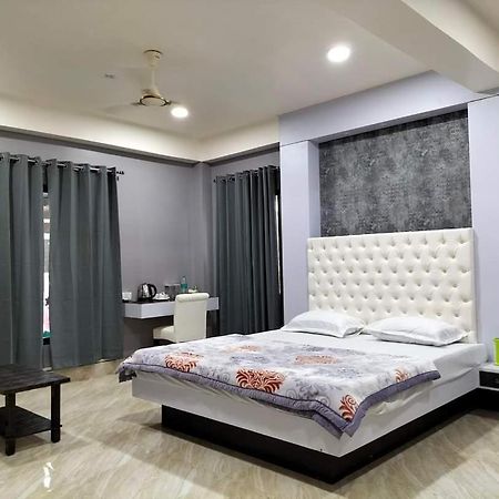 Radiant Club & Resort Imphal Eksteriør bilde